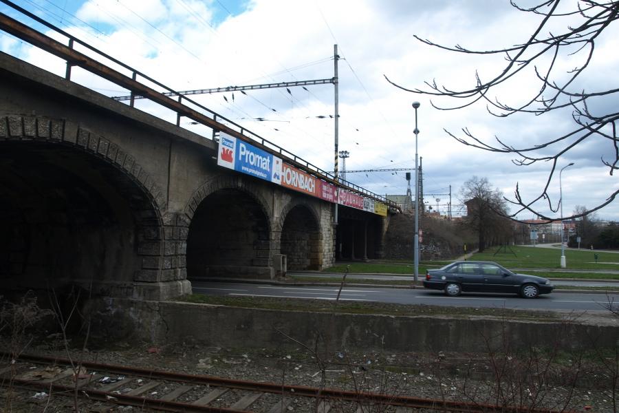 železniční viadukt