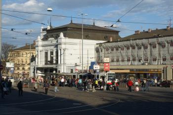 nádražní budova z ústí Masarykovy ulice ( © Milan Caha 03/2010)