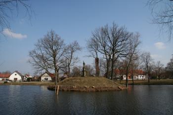 Tvrziště ( © Petr Nožička 03/2010)