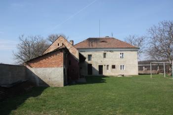 Bývalý kostel od jihu ( © Ivan Grisa 03/2010)