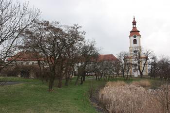 Kostel od západu ( © Ivan Grisa 04/2010)