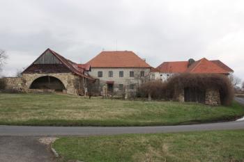 Bývalá fara od západu ( © Ivan Grisa 04/2010)