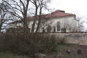 Kostel od jihu ( © Ivan Grisa 04/2010)
