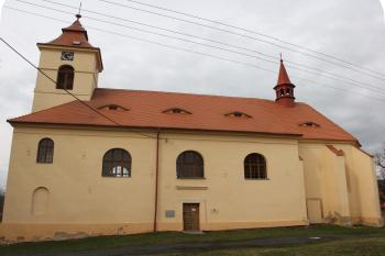 Kostel od jihu ( © Ivan Grisa 04/2010)