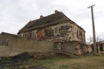 Bývalá fara od severu ( © Ivan Grisa 04/2010)