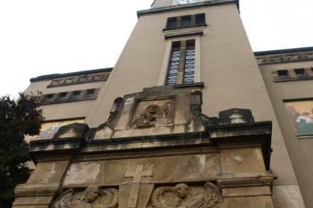 průčelí ( © Milan Caha 01/2012)