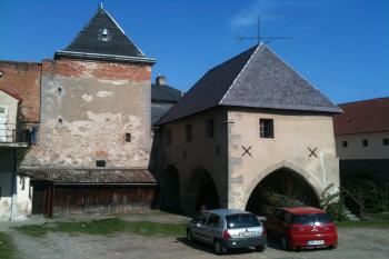 Kouřimská brána (© Matěj Kopecký, 04/2010)