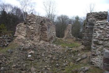 zříceniny kostela sv. Bartoloměje (© Jaroslav Varga, 04/2010)