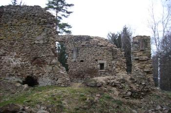 zříceniny kostela sv. Bartoloměje (© Jaroslav Varga, 04/2010)