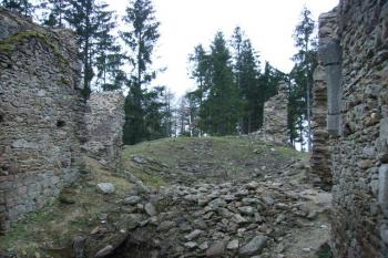 zříceniny kostela sv. Bartoloměje (© Jaroslav Varga, 04/2010)