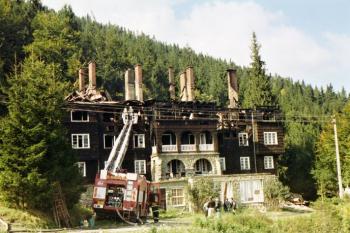 dohašování požáru Solárky 29. 9. 2002 ( © Jan P. Štěpánek 09/2002)