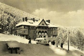Horský hotel Solárka v roce 1936 ( © J. a J. Poláškovi: Historie beskydské turistiky, 2009)