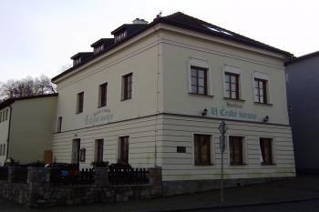 hostinec U české koruny – začátek značené trasy (© Zuzana Holasová, 04/2010)