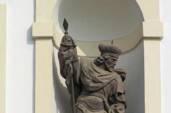 Detail průčelí ( © Petr Turyna 04/2004)