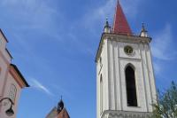 zvonice u kostela Nanebevzetí Panny Marie