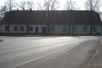čelní strana z příjezdu od Brna (© Jaromír Schoffer, 04/2010)