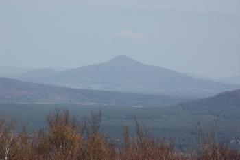 Ralsko z rozhledny ( © Ivan Grisa 04/2010)