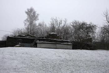 Pohled na tvrziště (© Martin Kabeláč, 12/2007)