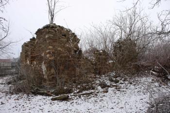 Pohled na torzo tvrze (© Martin Kabeláč, 12/2007)