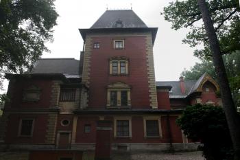 Zadní (východní) průčelí ( © Ivan Grisa 09/2010)