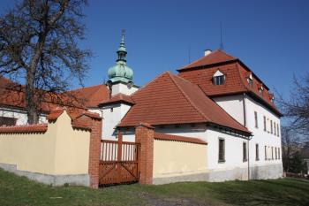 Fara od jihovýchodu ( © Ivan Grisa 04/2010)