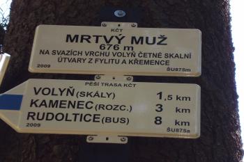 Turistický rozcestník (© Zuzana Holasová, 04/2010)