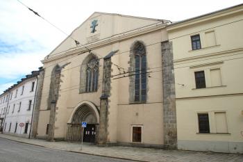 průčelí kostela sv. Kříže ( © Milan Caha 05/2010)