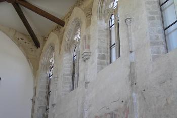 severní stěna presbytáře (© Karel Husák, 07/2006)