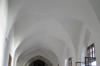 východní rameno ambitu (© Karel Husák, 07/2006)