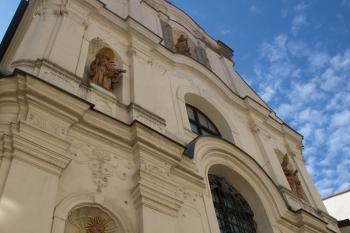barokní průčelí kostela ( © Milan Caha 04/2010)