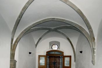 západní polovina kapitulní síně upravená na průjezd ( © Pavel Zany Komárek 12. 9. 2009)