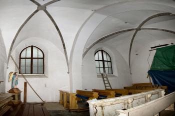 kaple Srdce Kristova při západním ramenu příčné lodi – pohled od západu ( © Pavel Zany Komárek 12. 9. 2009)