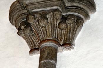 svazková konzola presbytáře s příporou ( © Pavel Zany Komárek 12. 9. 2009)