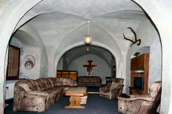 odpočinková místnost v patře jižního křídla konventu vzniklá spojením několika původních mnišských cel ( © Pavel Zany Komárek 12. 9. 2009)