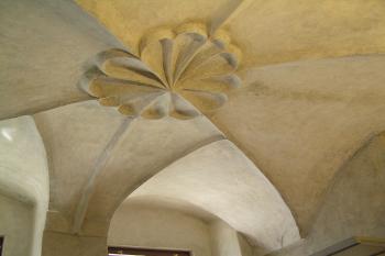 Renesanční klenba v přízemí domu č. 2, který je také součastí radnice (© Karel Husák, 07/2006)