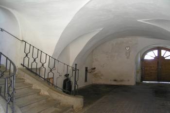 průjezd s klenbou (© Karel Husák, 07/2006)