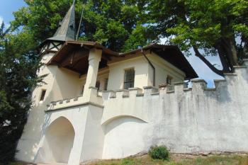Novogotický altán v jižní zahradě (© Dušan Dohňanský  07/2021)