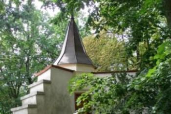 Nárožní bašta v zahradě (© Milan Vaněrka, 08/2007)