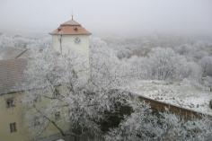 Pohled na Dolní zámek přes příkop (© Milan Vaněrka, 12/2007)