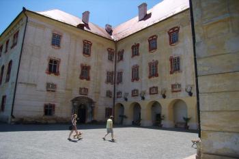 zámecké nádvoří (© Petr Pospíšil, 08/2010)