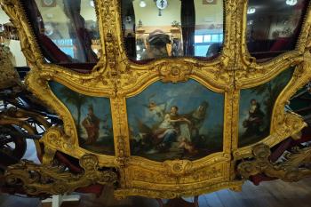 kočár zlatá Karosa - Francie 1750 - spojovaná s knížetem biskupem F.J.Troyerem - detail výzdoby (© Jaroslav Špiroch  09/2025)