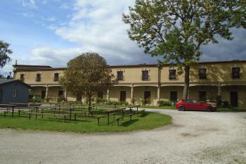 pohled na muzeum kočárů z východu (© Jaroslav Špiroch  09/2025)