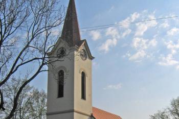 Kostel sv. Petra v Dubečku ( © Pavel Vítek 04/2010)