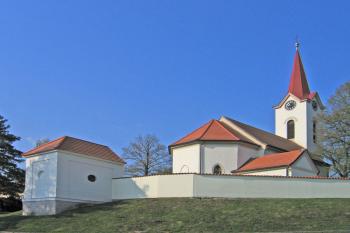 Kostel sv. Petra v Dubečku ( © Pavel Vítek 04/2010)