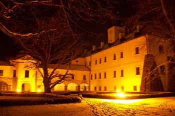 Noční nádvoří - východní křídlo (© Karel Janda, 12/2007)