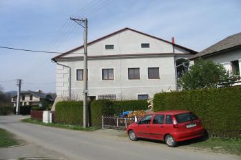 jižní strana tvrze (© D Dohňanský, 04/2015)