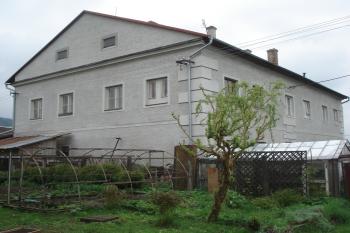 pohled z ulice (© Jaromír Schoffer, 05/2010)