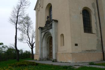 Hlavní vstup do kostela (© Prudký Martin, 04/2010)