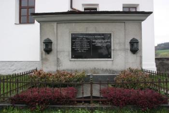 Hrobka rodiny Kralik von Meyerswalden ( © Ivan Grisa 05/2010)