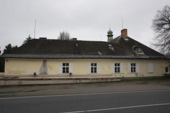 Hlavní budova od severu ( © Ivan Grisa 05/2010)